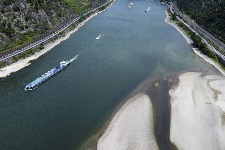 В Германии обмелели две важные для европейской торговли реки